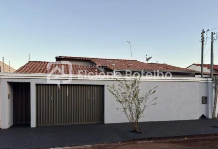 Casa com 4 Quartos para alugar, 270m² no Cidade Jardim, Uberlândia