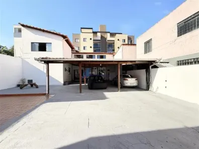 Casa com 3 Quartos à venda, 420m² no Guarujá, Betim