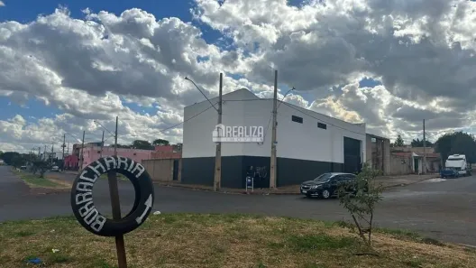 Casa com 1 Quarto para alugar, 10m² no Jardim Califórnia, Uberaba