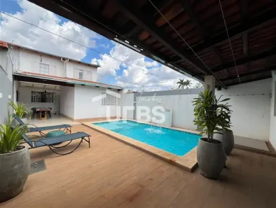 Casa com 4 Quartos à venda, 225m² no Jardim América, Goiânia