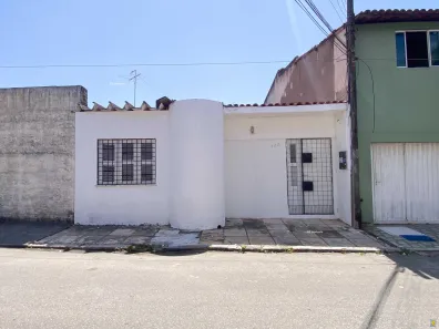 Casa com 3 Quartos para alugar, 180m² no Cidade 2000, Fortaleza
