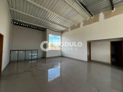 Sobrado com 3 Quartos para alugar, 250m² no Lídice, Uberlândia