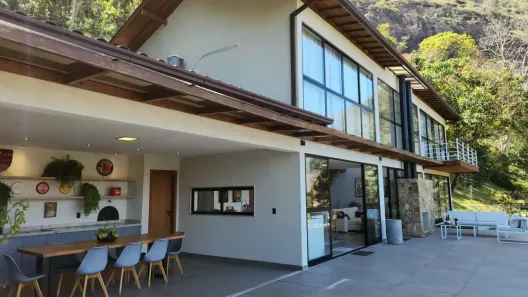 Casa de Condomínio com 5 Quartos para alugar, 450m² no Itaipava, Petrópolis