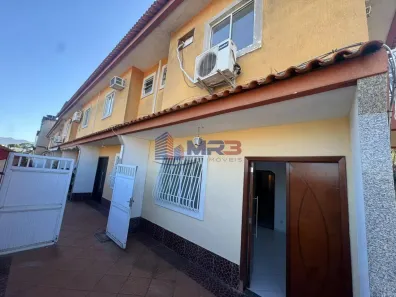Casa com 2 Quartos para alugar, 94m² no Tanque, Rio de Janeiro