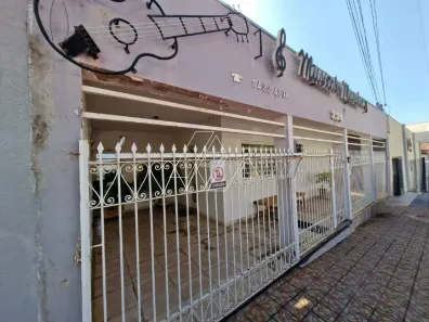 Imóvel Comercial com 3 Quartos à venda, 235m² no Alto Cafezal, Marília