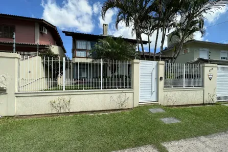 Sobrado com 4 Quartos à venda, 185m² no Itacorubi, Florianópolis