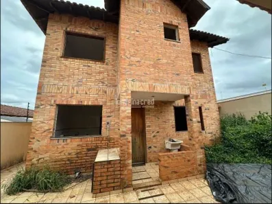 Casa com 3 Quartos à venda, 250m² no Campo Belo, Londrina