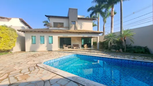 Casa com 3 Quartos à venda, 250m² no Jardim Karaíba, Uberlândia