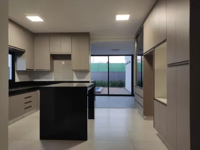 Casa de Condomínio com 4 Quartos para venda ou aluguel, 231m² no Granja Marileusa, Uberlândia