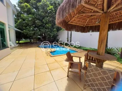 Casa com 4 Quartos à venda, 360m² no Jardim Karaíba, Uberlândia