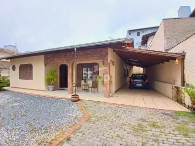 Casa com 4 Quartos para alugar, 200m² no Vila Nova, Blumenau