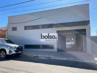 Prédio Comercial para alugar, 690m² no Vila Cardia, Bauru