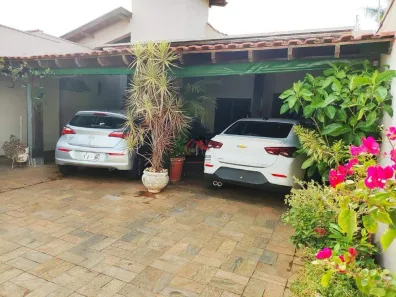 Casa com 4 Quartos para alugar, 305m² no Santa Maria, Uberaba