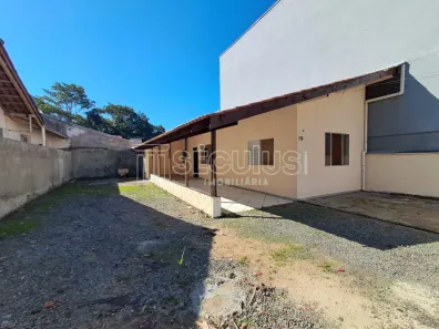 Casa com 2 Quartos para alugar, 77m² no Nereu Ramos, Jaraguá do Sul