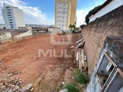 Lote/Terreno com 1 Quarto à venda, 375m² no Fundinho, Uberlândia