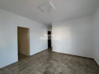 Casa com 3 Quartos para alugar, 140m² no Segismundo Pereira, Uberlândia