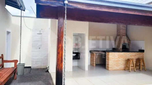 Casa com 3 Quartos para alugar, 220m² no Jardim Patrícia, Uberlândia