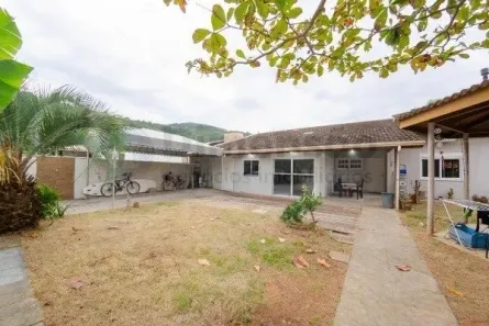 Casa com 3 Quartos à venda, 191m² no Ponta das Canas, Florianópolis