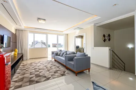 Sobrado com 3 Quartos à venda, 246m² no Pilarzinho, Curitiba
