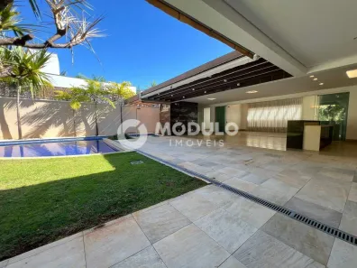 Casa de Condomínio com 3 Quartos à venda, 525m² no Jardim Karaíba, Uberlândia