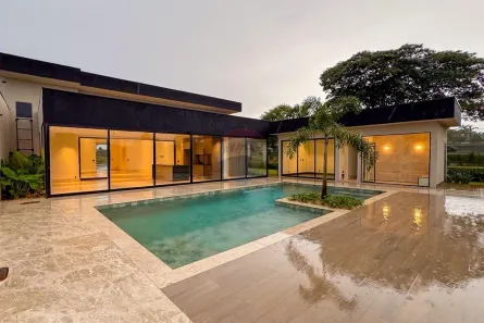 Casa de Condomínio com 4 Quartos à venda, 800m² no Zona Industrial, Brasília