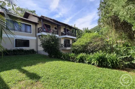 Casa com 6 Quartos para alugar, 314m² no Sambaqui, Florianópolis