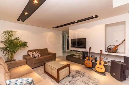 Casa com 4 Quartos para alugar, 311m² no Chácara das Pedras, Porto Alegre