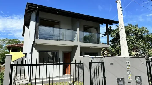 Sobrado com 2 Quartos para alugar, 80m² no Rio Tavares, Florianópolis