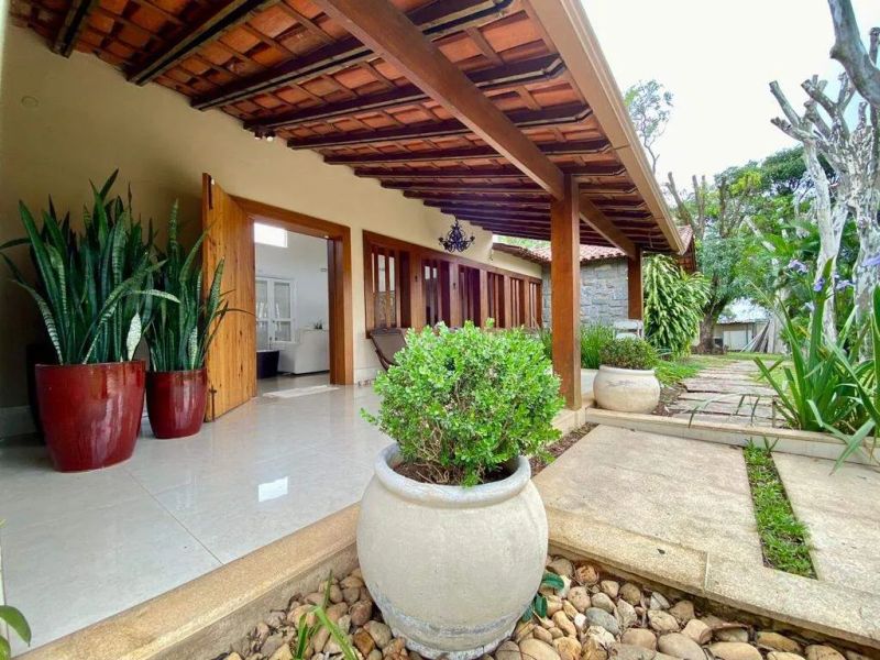 Casa com 4 quartos — Bandeirantes (Pampulha), Belo Horizonte