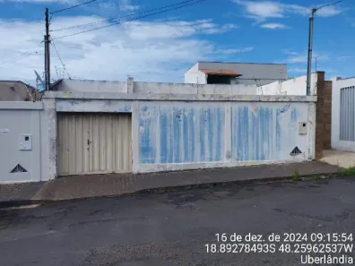 Casa com 3 Quartos à venda, 250m² no Brasil, Uberlândia