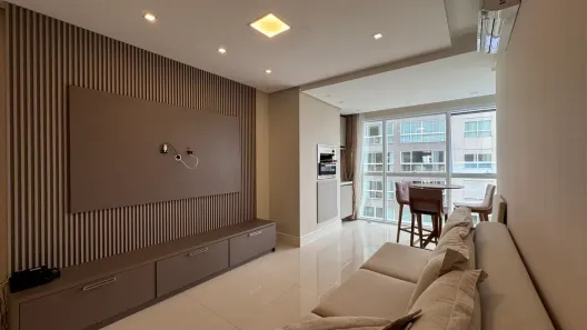 Apartamento com 3 Quartos para alugar, 117m² no Centro, Balneário Camboriú
