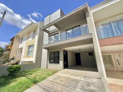 Sobrado com 3 Quartos à venda, 229m² no Xaxim, Curitiba