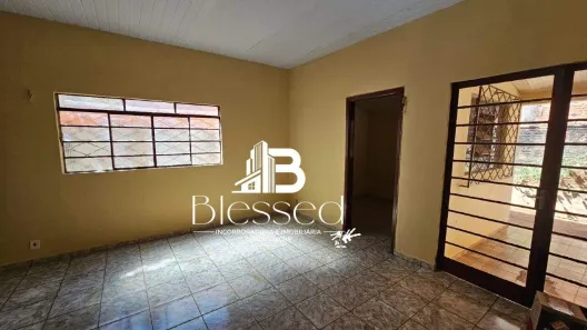 Casa com 3 Quartos para alugar, 100m² no Centro, Tangará da Serra