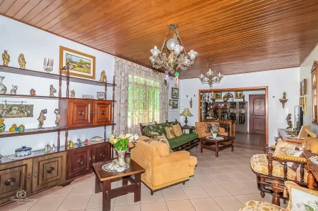 Casa com 4 Quartos à venda, 200m² no Passo da Areia, Porto Alegre