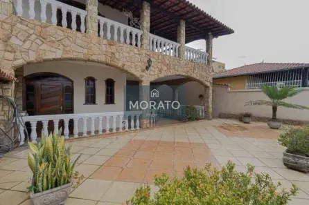 Casa com 6 Quartos à venda, 450m² no Conjunto Água Branca, Contagem