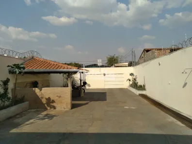 Casa com 3 Quartos à venda, 234m² no Cidade Jardim, Uberlândia
