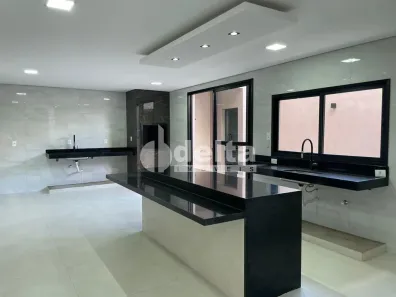 Casa com 3 Quartos à venda, 176m² no Grand Ville, Uberlândia