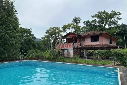 Casa com 6 Quartos à venda, 672m² no Centro, Guapimirim