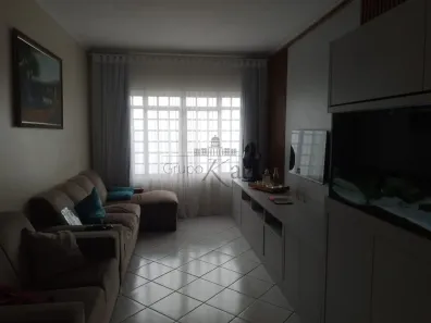 Sobrado com 3 Quartos à venda, 360m² no Parque Santo Antônio, Jacareí