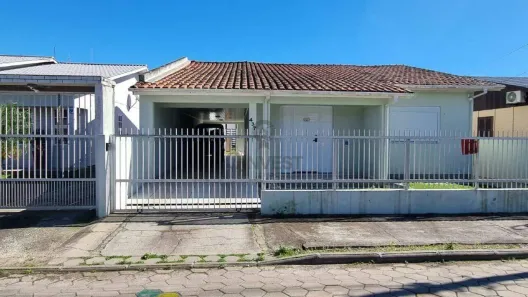 Casa com 3 Quartos para alugar, 124m² no Coloninha, Araranguá