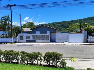Casa com 2 Quartos para alugar, 65m² no Vila Nova, Imbituba