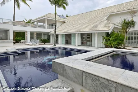 Casa de Condomínio com 4 Quartos à venda, 600m² no Centro, Peruíbe