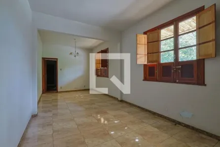 Casa com 5 Quartos à venda, 1350m² no Pompéia, Belo Horizonte