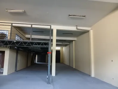 Galpão/Depósito/Armazém para alugar, 430m² no Lagoinha, Belo Horizonte