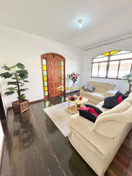 Casa com 5 quartos — Glória, Belo Horizonte