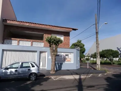 Casa com 6 Quartos à venda, 357m² no Jardim Patrícia, Uberlândia