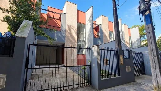 Casa com 3 Quartos para alugar, 106m² no Bom Retiro, Joinville