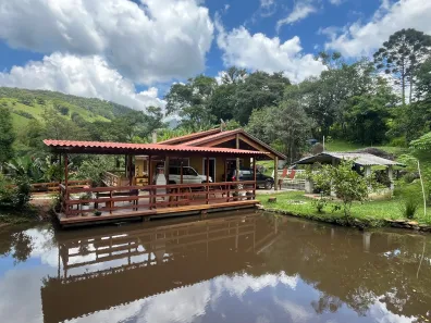 Fazenda/Sítio com 3 Quartos à venda, 2750m² no , Sapucaí-Mirim