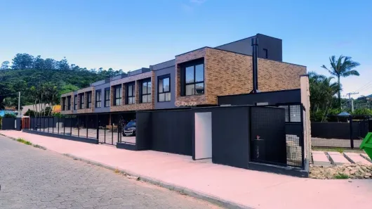 Casa de Condomínio com 2 Quartos à venda, 80m² no Cachoeira do Bom Jesus, Florianópolis