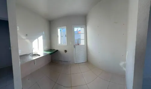 Casa com 2 Quartos para alugar, 50m² no Jacutinga, Londrina